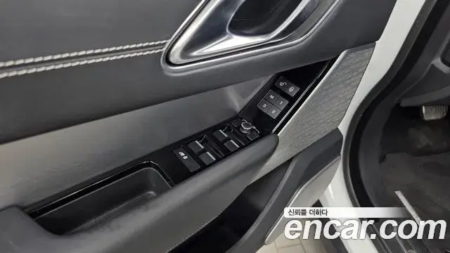 Land Rover Range Rover Velar 2019 — Şəkil 34/37