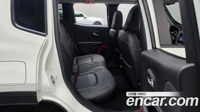 Jeep Renegade 2020 — Фото 11/20