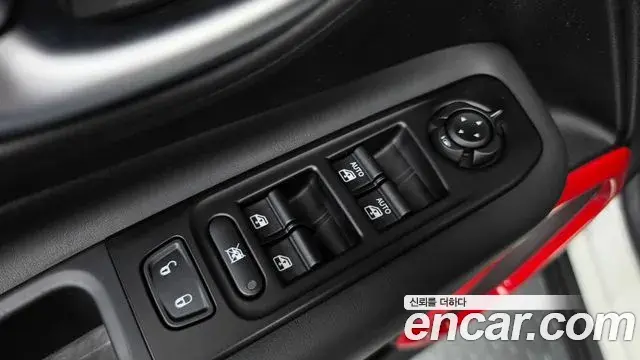 Jeep Renegade 2020 — Фото 19/20