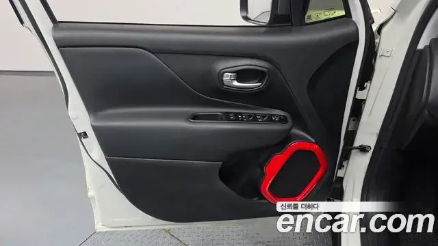 Jeep Renegade 2020 — Şəkil 28/33