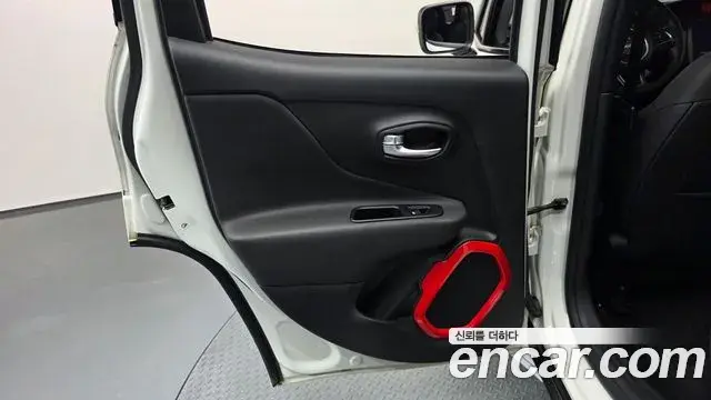 Jeep Renegade 2020 — Şəkil 30/33