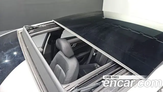 Audi A6 2023 — ფოტო 19/35