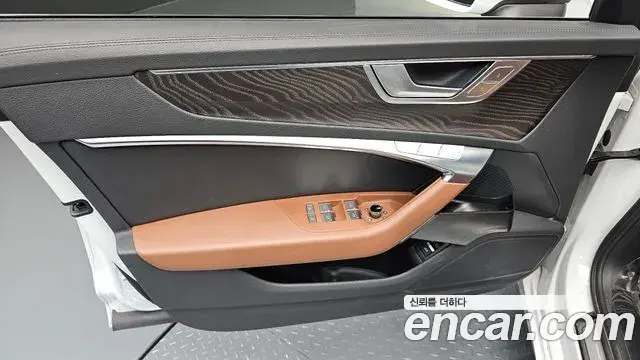 Audi A6 2021 — ფოტო 16/35