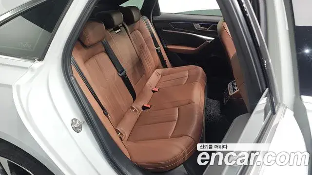 Audi A6 2022 — ფოტო 30/35