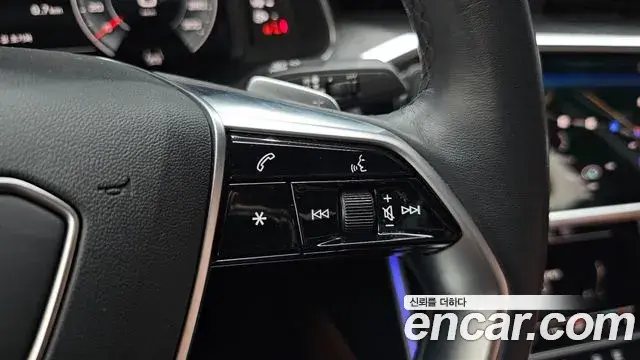 Audi A6 2022 — ფოტო 17/35