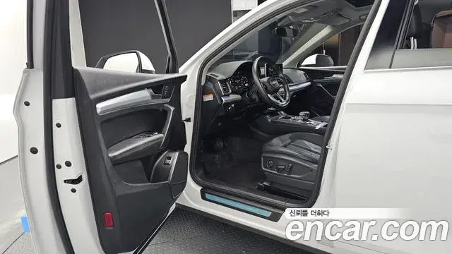 Audi Q5 2020 — Şəkil 33/35