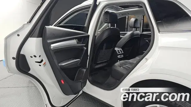 Audi Q5 2020 — Şəkil 18/35