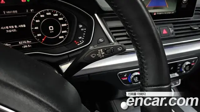 Audi Q5 2020 — Şəkil 19/35