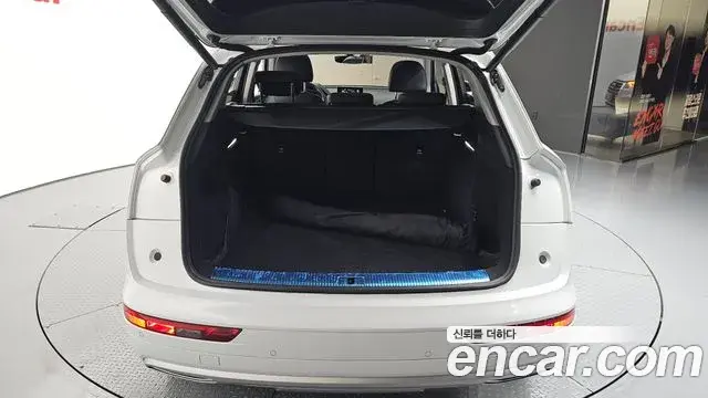 Audi Q5 2020 — Şəkil 23/35