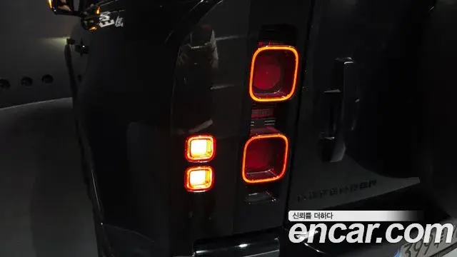 Land Rover Defender 2022 — Şəkil 12/40