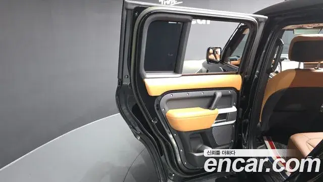 Land Rover Defender 2022 — Şəkil 18/40