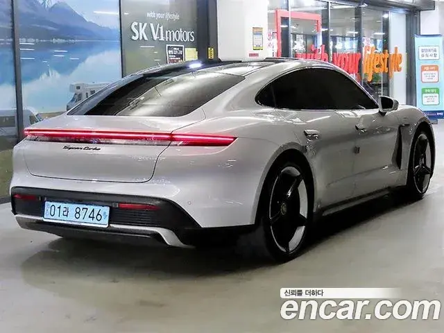 Porsche Taycan 2024 — Photo 10/20