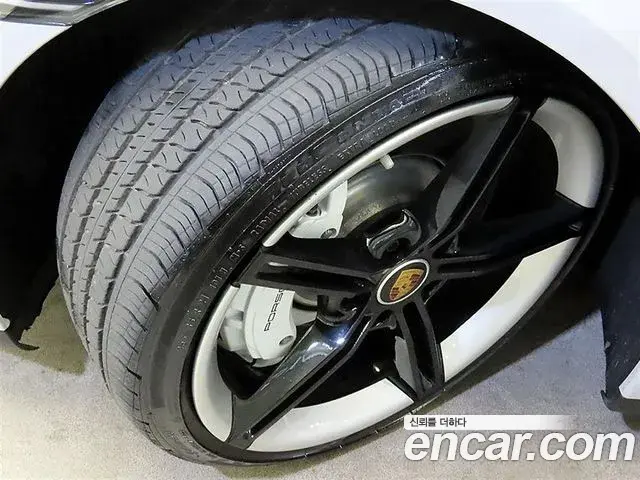 Porsche Taycan 2024 — Photo 14/20