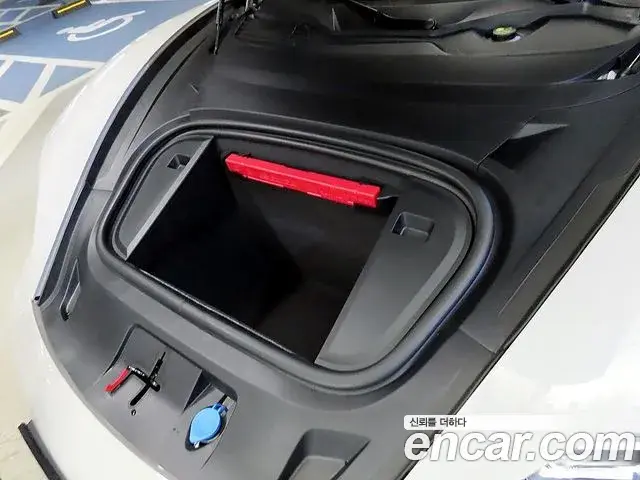 Porsche Taycan 2024 — Photo 4/20