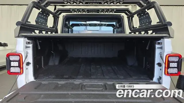 Jeep Gladiator 2022 — Şəkil 30/33