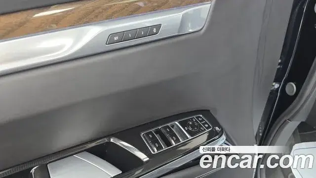 Cadillac Escalade 2026 — Photo 17/32