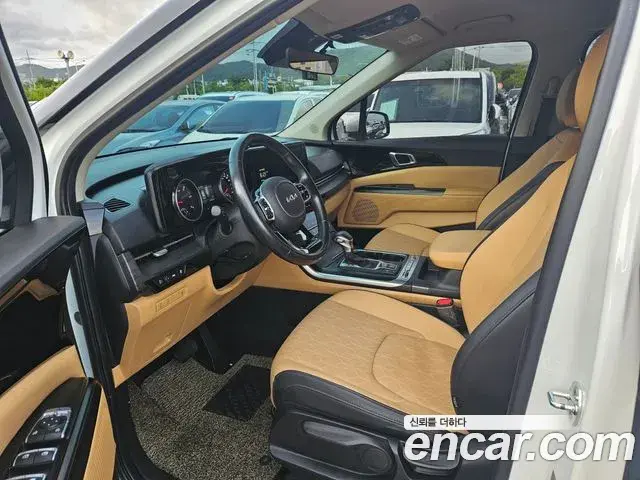 Kia Carnival 2021 — Фото 8/20