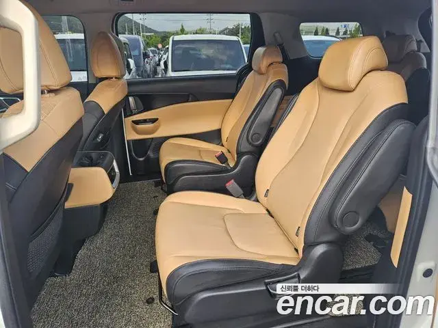 Kia Carnival 2021 — Фото 10/20