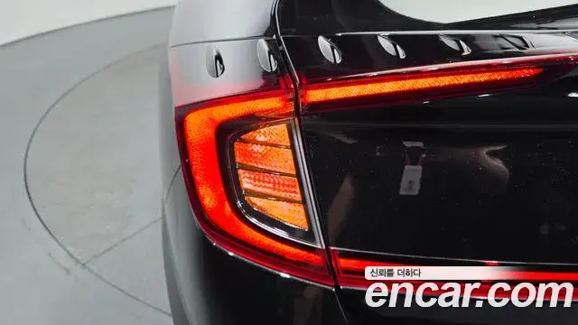 Hyundai Sonata Hybrid 2021 — Şəkil 22/32