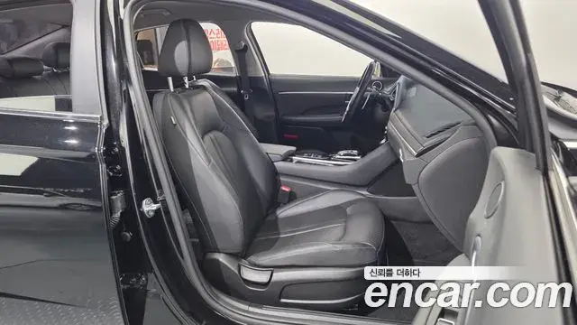 Hyundai Sonata Hybrid 2021 — Şəkil 23/32