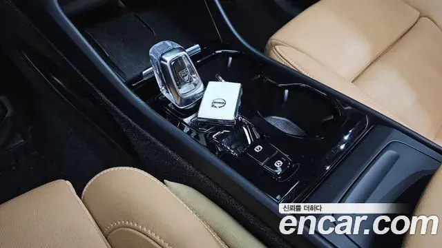 Volvo XC40 2021 — Şəkil 17/20