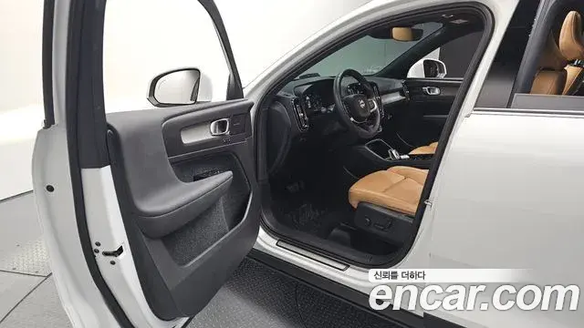 Volvo XC40 2021 — Şəkil 13/20