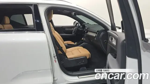 Volvo XC40 2021 — Şəkil 10/20