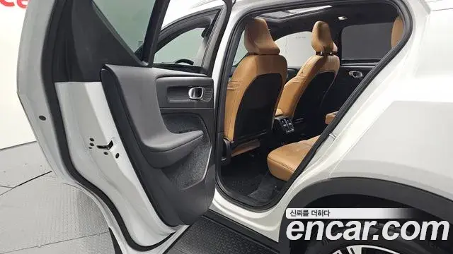 Volvo XC40 2021 — Şəkil 8/20