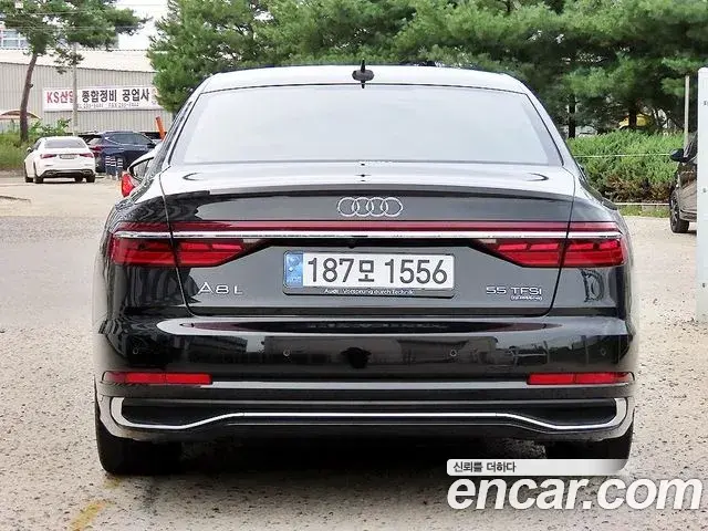 Audi A8 2022 — ფოტო 16/19
