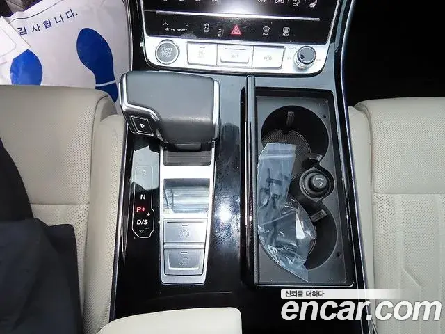 Audi A8 2022 — ფოტო 4/19