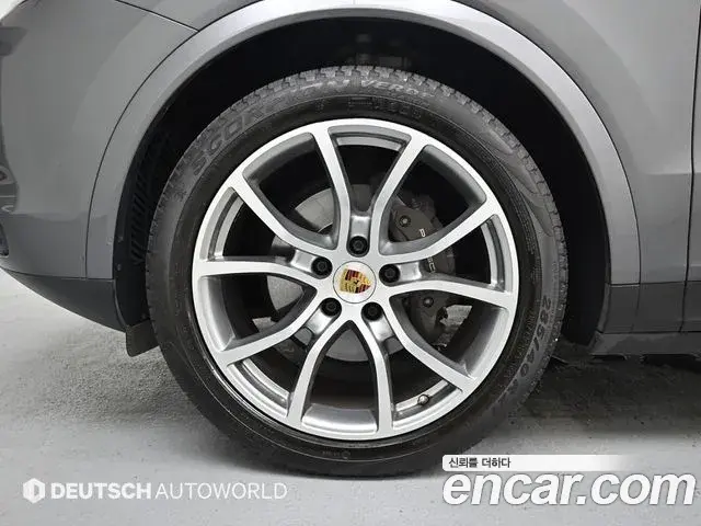 Porsche Cayenne 2020 — Photo 17/20