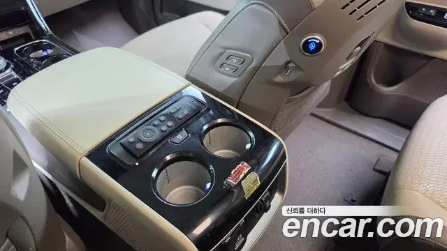 Kia Carnival 2021 — Photo 9/20