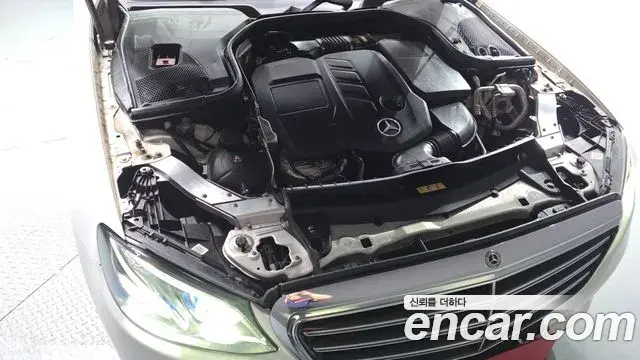 Mercedes-Benz E-Class 2020 — Фото 6/20