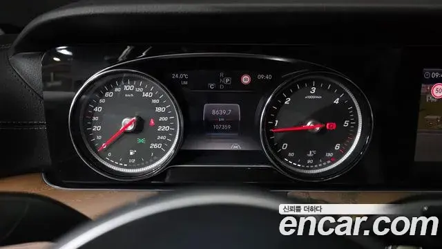 Mercedes-Benz E-Class 2020 — Фото 8/20