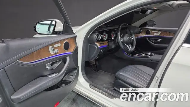 Mercedes-Benz E-Class 2020 — Фото 10/20