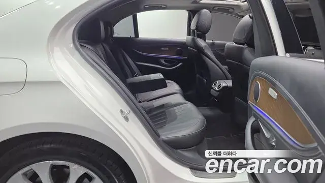 Mercedes-Benz E-Class 2020 — Фото 11/20