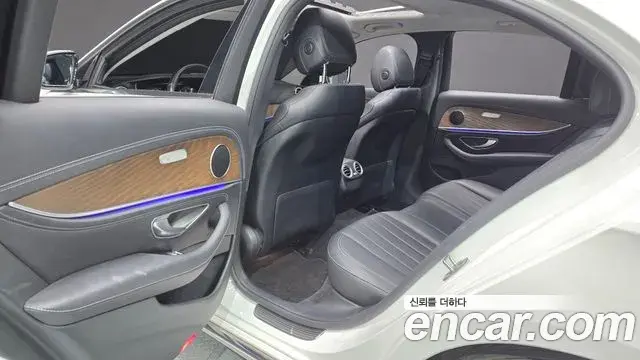 Mercedes-Benz E-Class 2020 — Фото 12/20