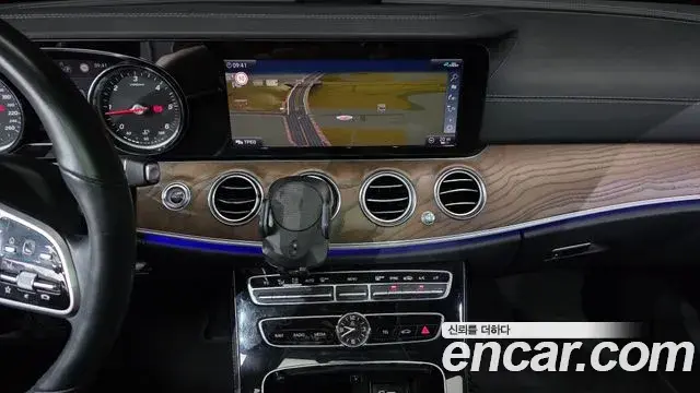 Mercedes-Benz E-Class 2020 — Фото 13/20