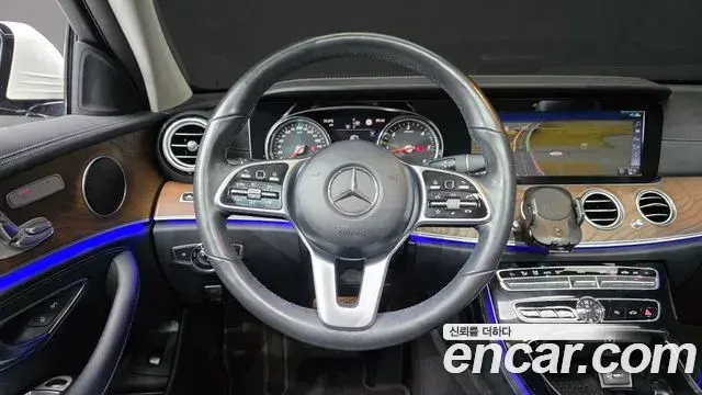 Mercedes-Benz E-Class 2020 — Фото 14/20