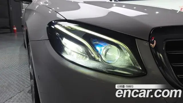 Mercedes-Benz E-Class 2020 — ფოტო 21/34