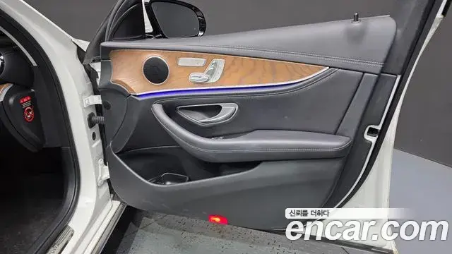 Mercedes-Benz E-Class 2020 — ფოტო 27/34