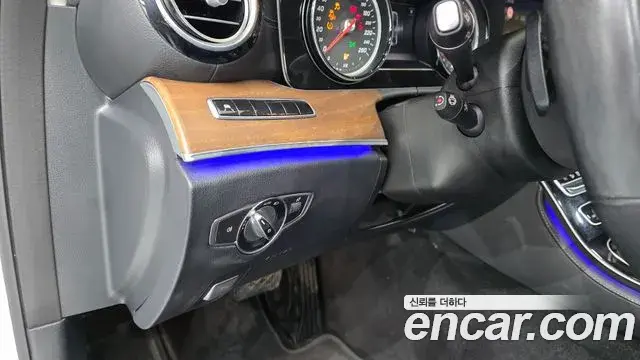 Mercedes-Benz E-Class 2020 — ფოტო 15/34