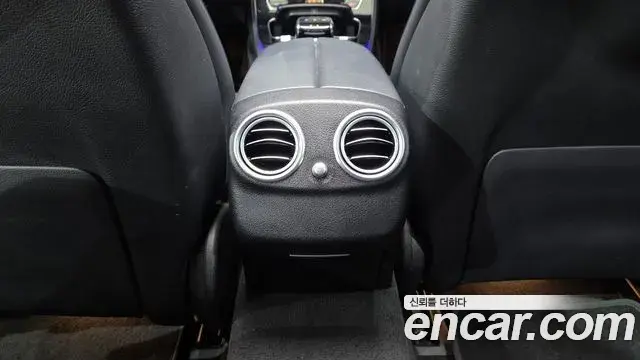 Mercedes-Benz E-Class 2020 — ფოტო 14/34