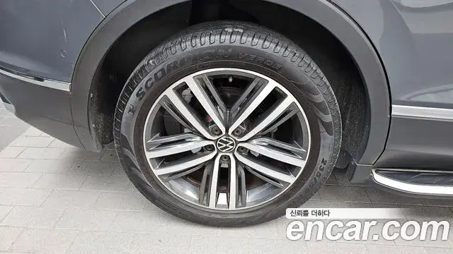 Volkswagen Tiguan 2022 — Photo 18/35