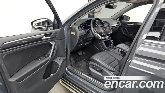 Volkswagen Tiguan 2022 — Photo 27/35