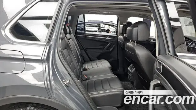 Volkswagen Tiguan 2022 — Photo 28/35