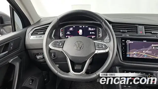 Volkswagen Tiguan 2022 — Photo 19/35