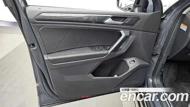 Volkswagen Tiguan 2022 — Photo 23/35