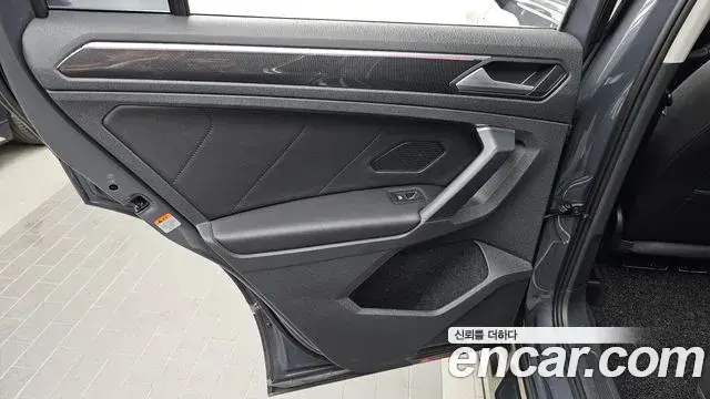 Volkswagen Tiguan 2022 — Photo 21/35