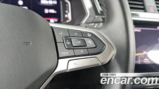 Volkswagen Tiguan 2022 — Photo 9/35